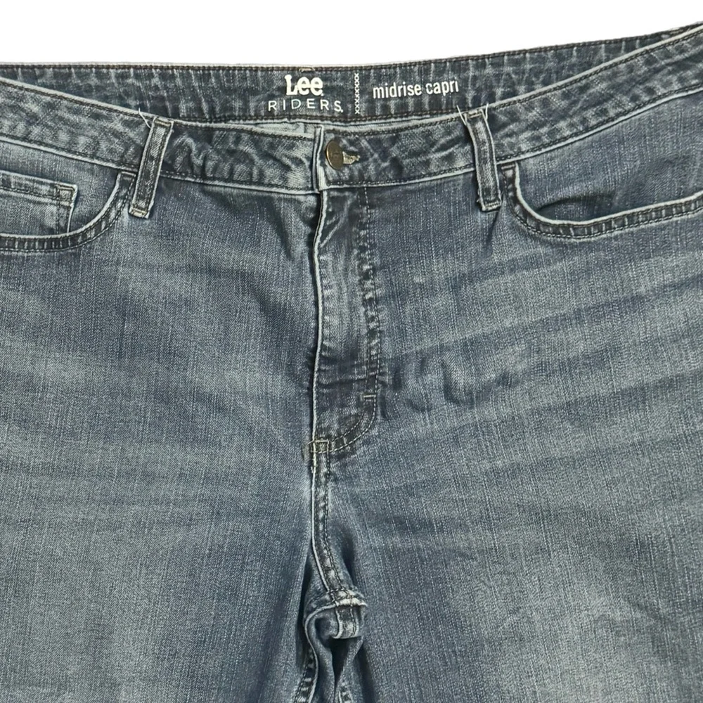 Lee Riders Capri Jeans Women 18 Blue Mid Rise Stretch - Picture 2 of 3